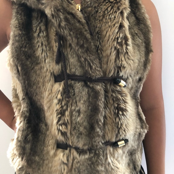 ⬇️1️⃣0️⃣0️⃣JUICY COUTURE Faux Fur Hooded vest - Picture 3 of 7
